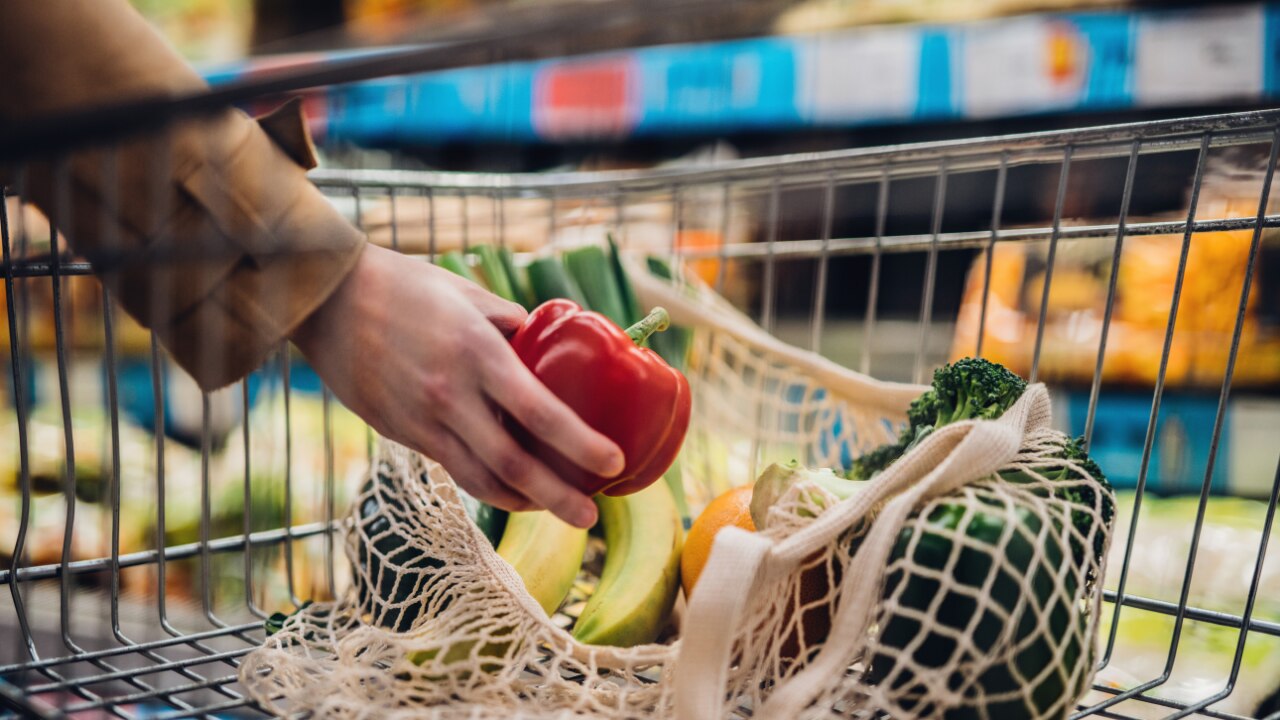 Healthy Eating on a Budget: Smart Food Choices for Your Wallet and Well-being hero image